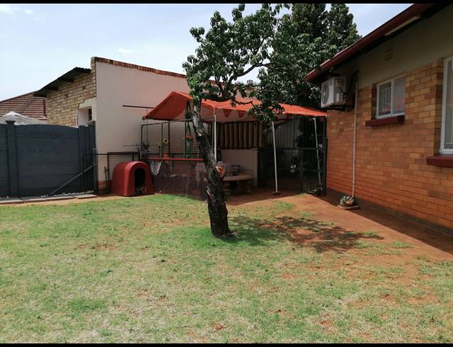 3 BEDROOM FREESTANDING FOR SALE IN STILFONTEIN EXT 4